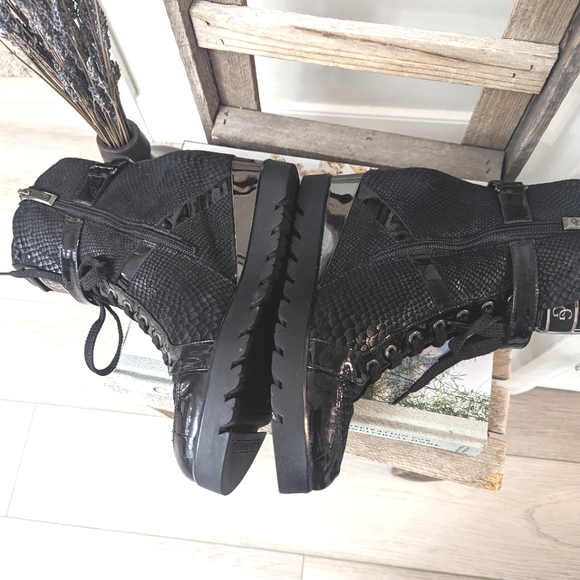 Women's Leather Boots by Giada Gabrielli - Picture 7 of 15